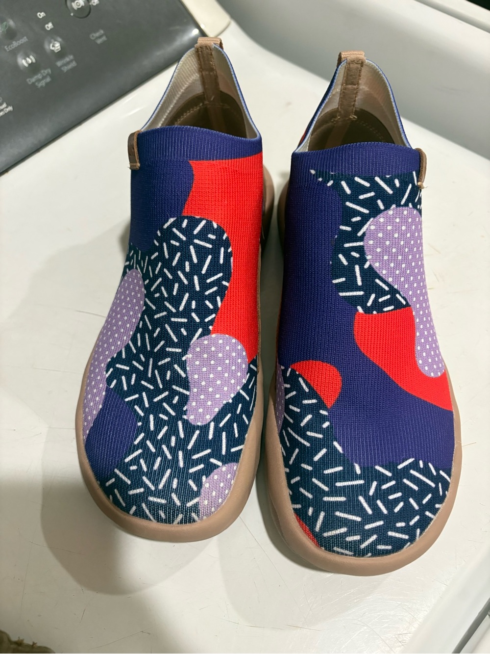 UIN Women's Slip-On water Knit Sneakers in Navy, Red & Lavender